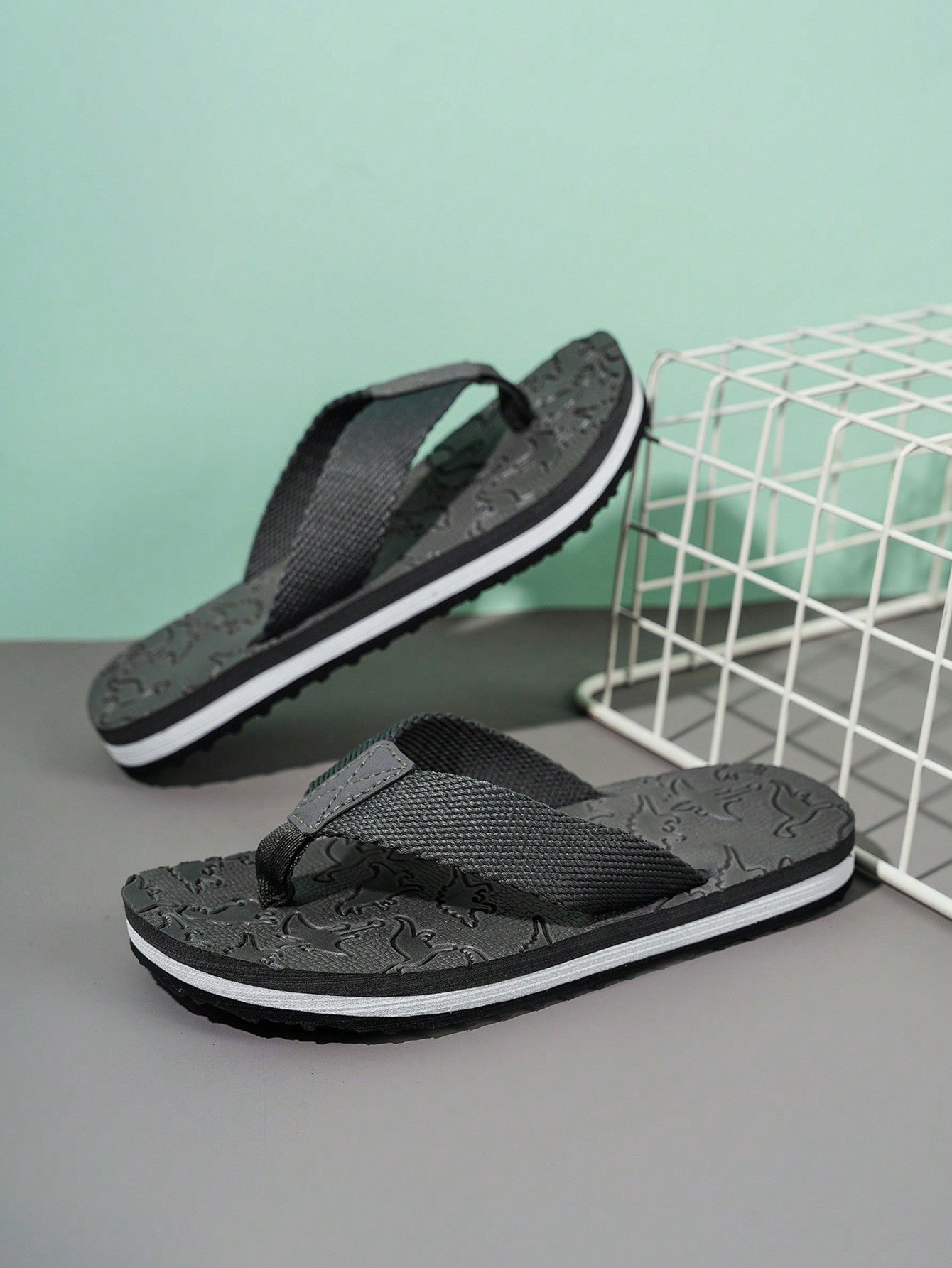 Boys' Summer Casual Cartoon Dinosaur Indoor/outdoor Flip Flops Grey