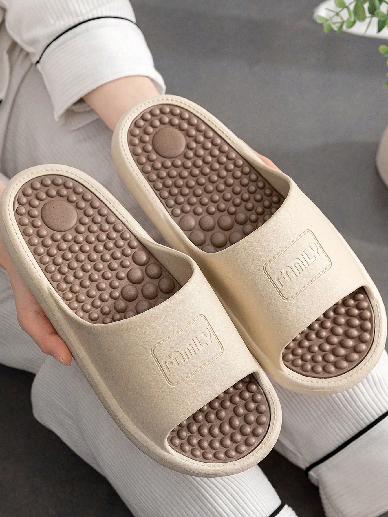 New Anti-Slip Comfortable Four Seasons Slippers Brown