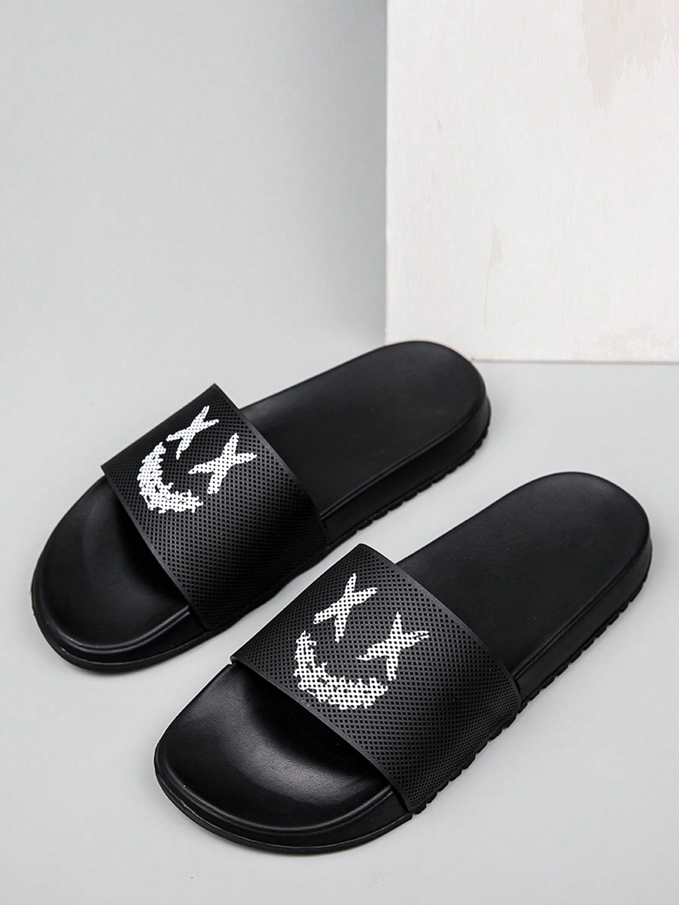 Teenagers Solid Color Foam Slippers With 3D Printed Face Shoelace, Fashionable And Versatile Indoor/Outdoor Men Slippers Black and White