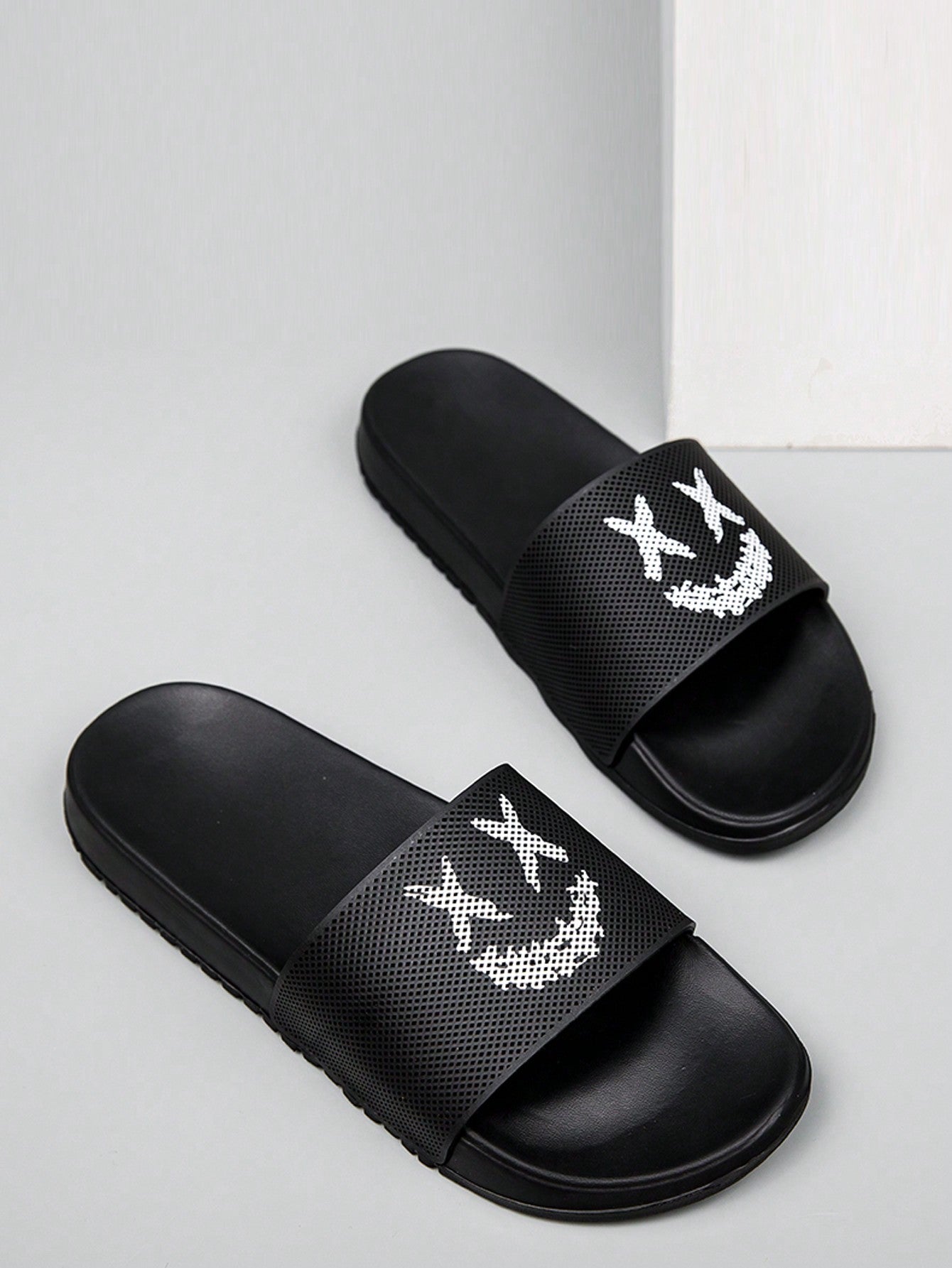 Teenagers Solid Color Foam Slippers With 3D Printed Face Shoelace, Fashionable And Versatile Indoor/Outdoor Men Slippers Black and White