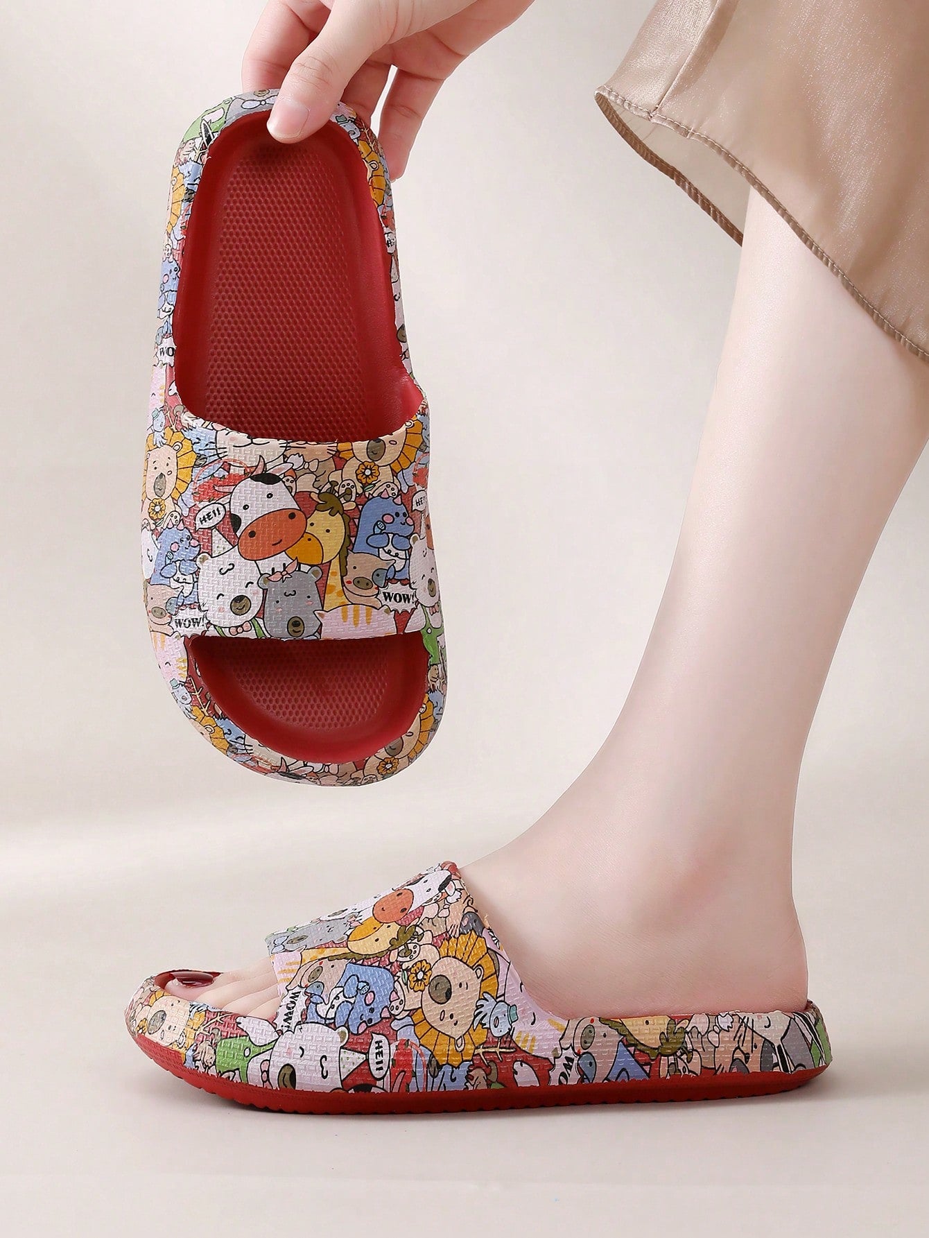2024 New Style Cartoon Printed Animal Kingdom Slippers With Stepping Design, EVA Material For Outdoor And Summer, Fashionable Bathroom Slip-On Burgundy