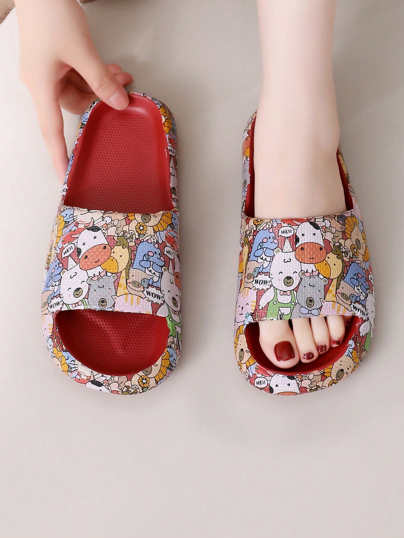 2024 New Style Cartoon Printed Animal Kingdom Slippers With Stepping Design, EVA Material For Outdoor And Summer, Fashionable Bathroom Slip-On Burgundy