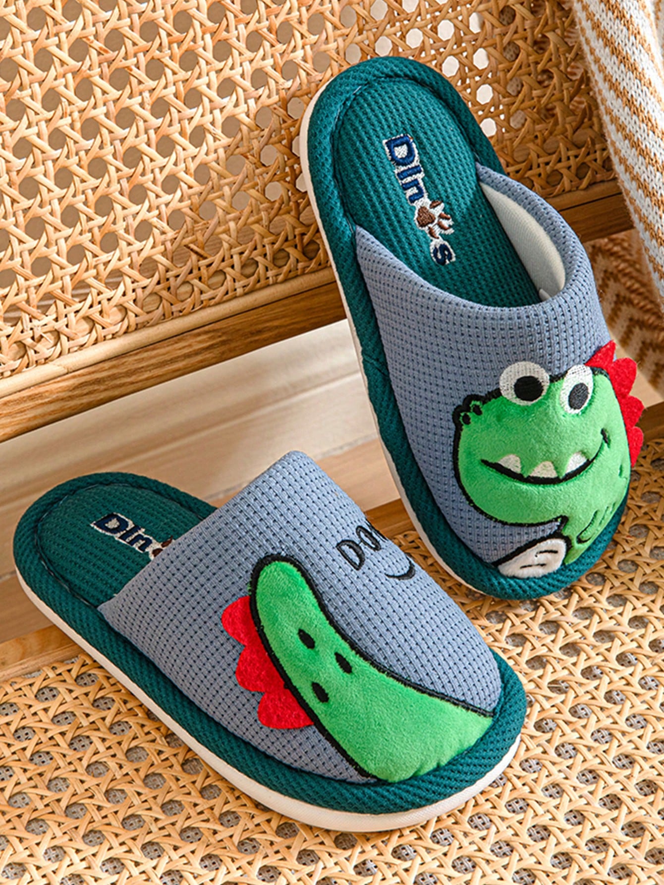 1 Pair Kids Slippers, Toddler Boys Cartoon Dinosaur Indoor Non-Slip House Shoes, Autumn/Winter Grey