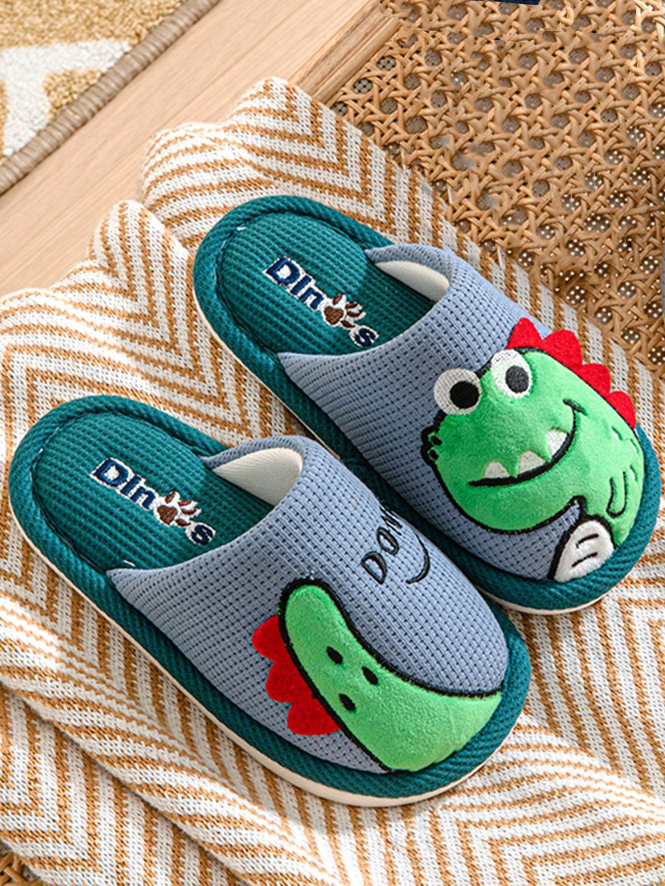 1 Pair Kids Slippers, Toddler Boys Cartoon Dinosaur Indoor Non-Slip House Shoes, Autumn/Winter Grey