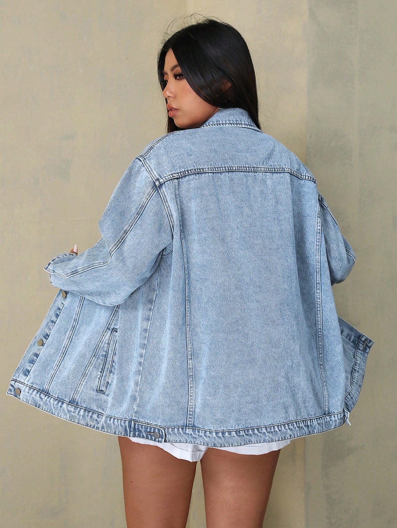 SHEIN EZwear Plus Size Women's Casual Loose Fit Drop Shoulder Long Sleeve Denim Jacket, Spring Autumn Light Wash
