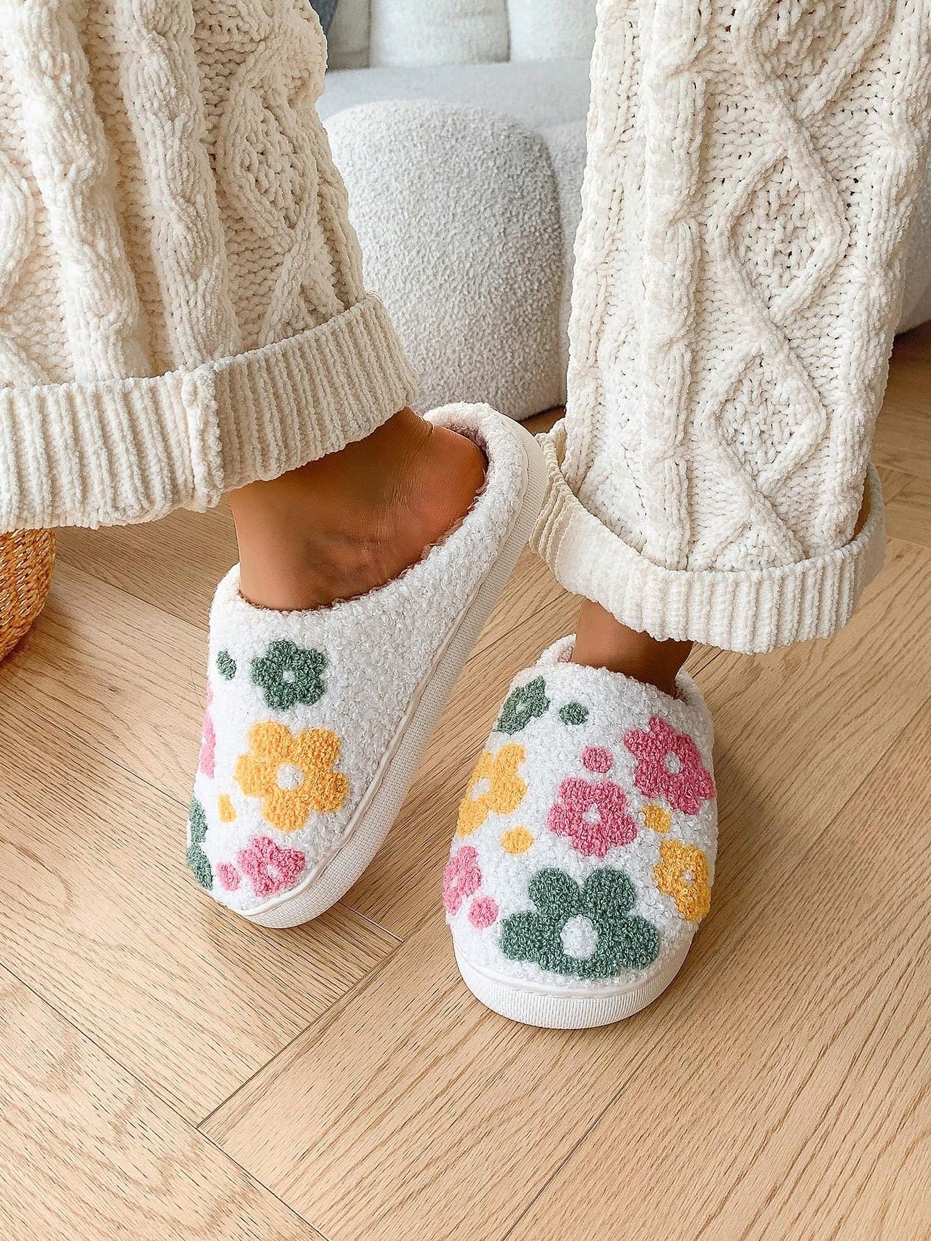 Fashionable & Cute Floral Pattern Soft Comfortable Non-Slip Durable Warm House Slippers For Winter White