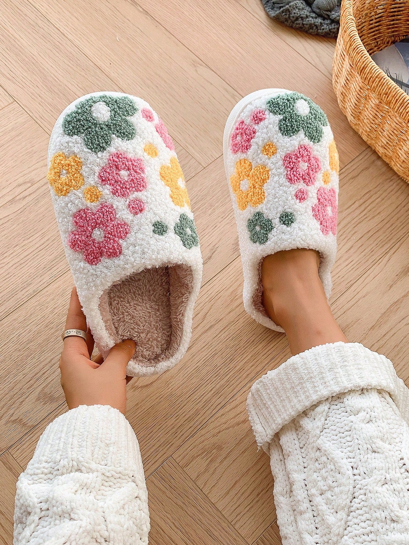 Fashionable & Cute Floral Pattern Soft Comfortable Non-Slip Durable Warm House Slippers For Winter White