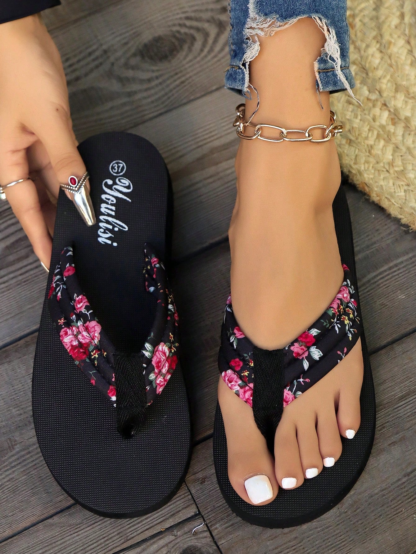 Women's Flip Flops - European & American Style Lightweight Comfortable Casual House Thong Sandals - Beach Slippers Black