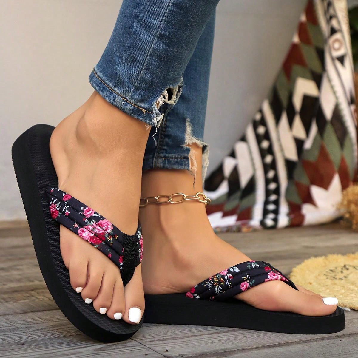 Women's Flip Flops - European & American Style Lightweight Comfortable Casual House Thong Sandals - Beach Slippers Black