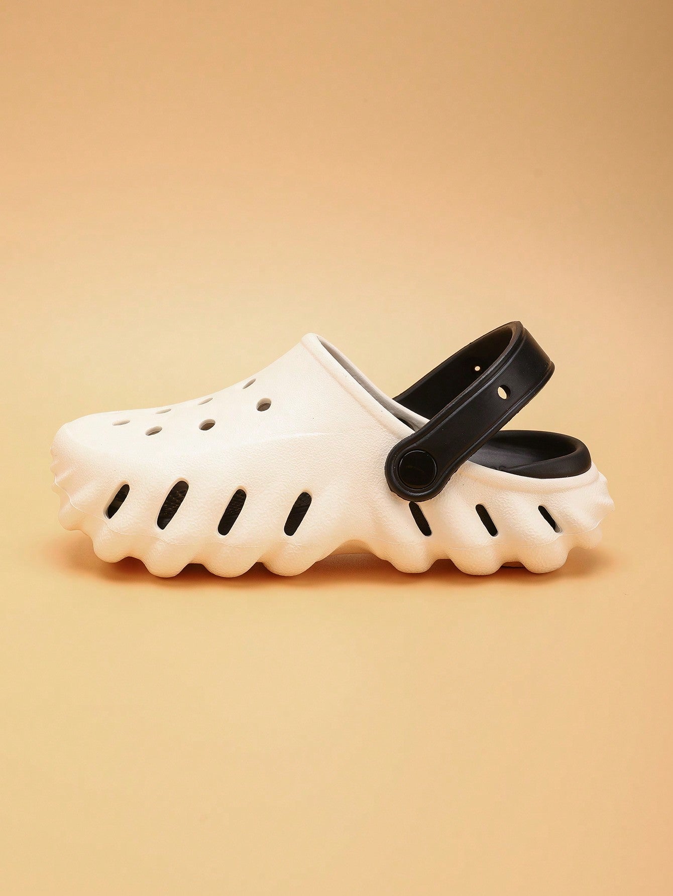 Kids Hollow Shoes Lightweight Anti-Slip Soft Bottom Teens Home Slippers Unisex Simple Beach Slides For Summer Black and White