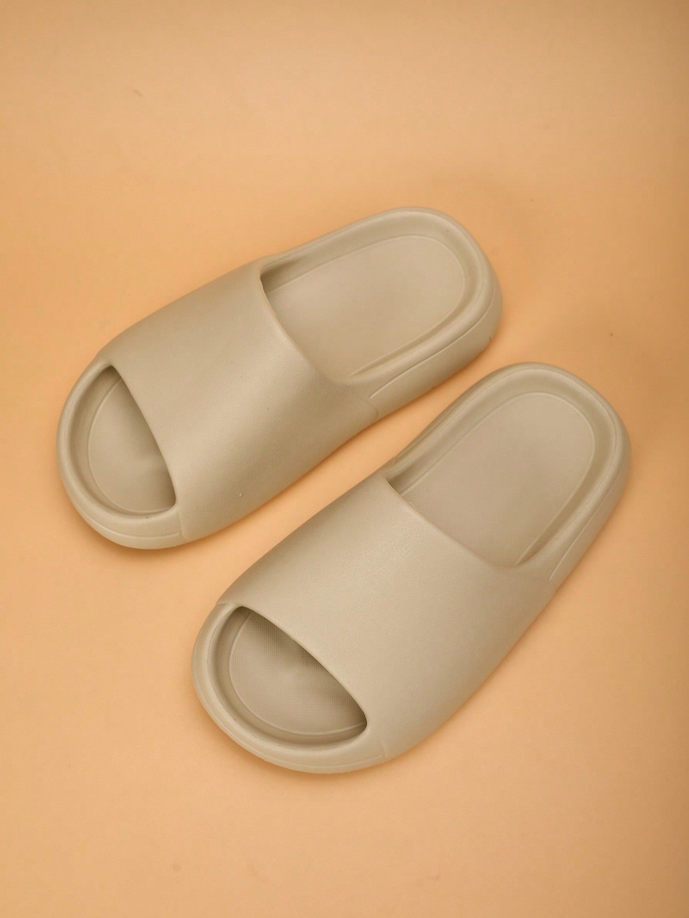 Kids Foam Slippers, Lightweight Non-Slip Soft Bottom, Middle/Big Kids, Casual, Quick-Drying, Minimalist Strap, Beige Color, Unisex Beach Sandals Beige