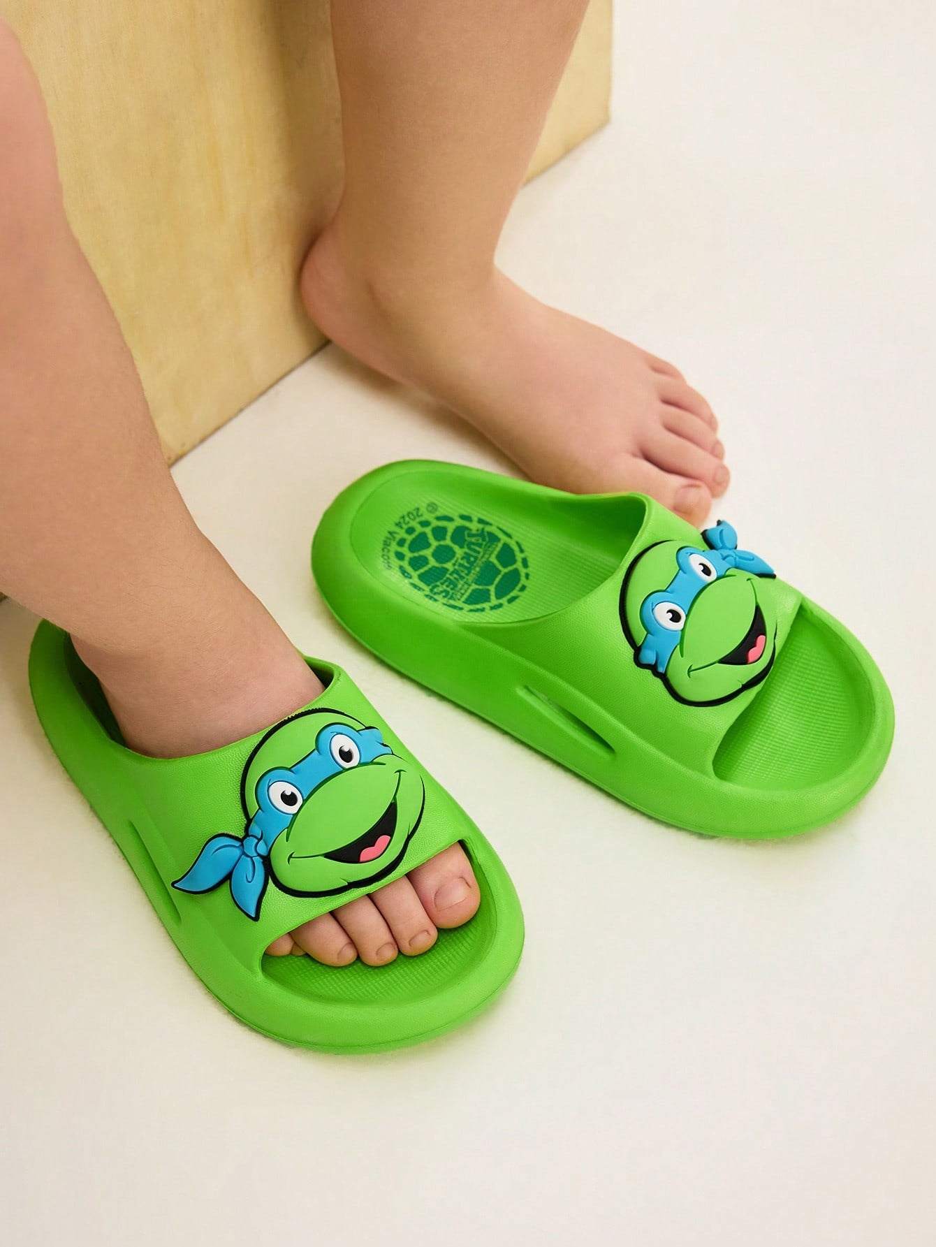 TEENAGE MUTANT NINJA TURTLES X SHEIN Kids Cartoon Turtle EVA Slippers, Lightweight & Comfortable For Indoor, Bathroom, Outdoor Use Green